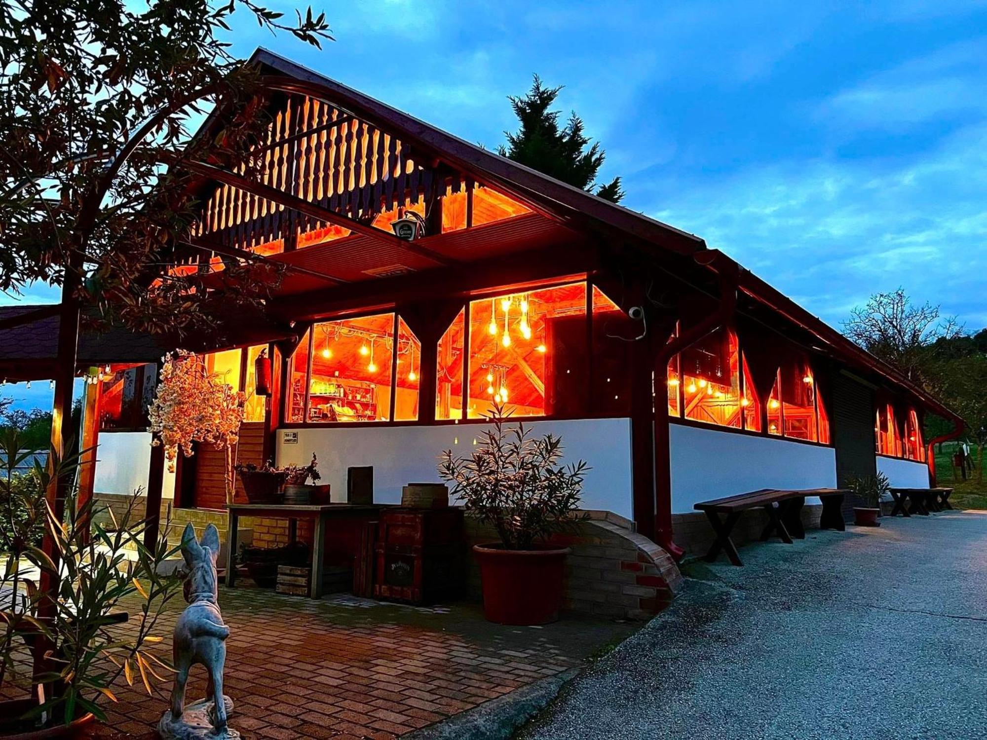 Pilisi Lovas Major, Dorog Bed and Breakfast Exteriör bild